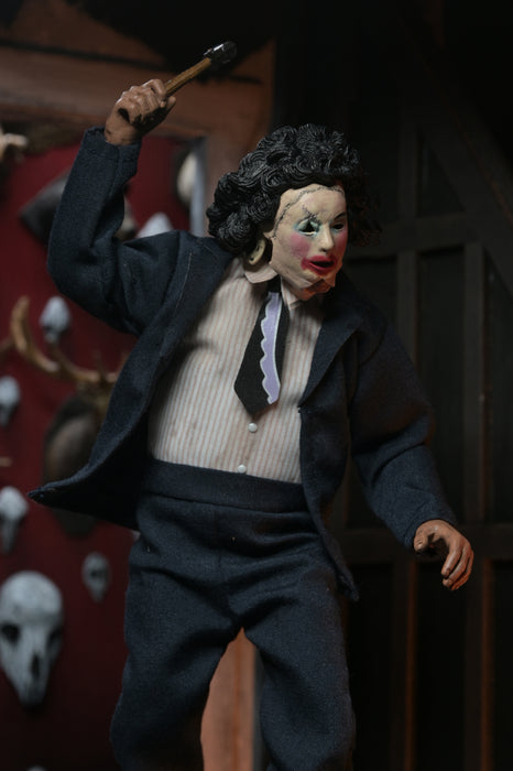 NECA Figura de Accion Vestida: La masacre de Texas  - Leatherface con Mascara de Mujer 8 Pulgadas