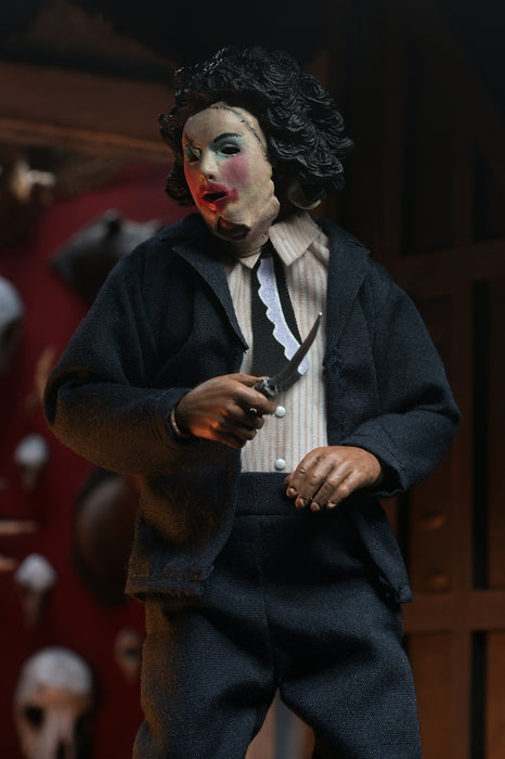 NECA Figura de Accion Vestida: La masacre de Texas  - Leatherface con Mascara de Mujer 8 Pulgadas