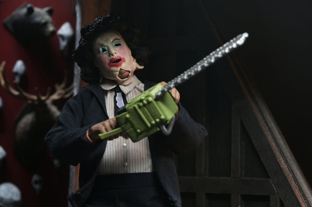NECA Figura de Accion Vestida: La masacre de Texas  - Leatherface con Mascara de Mujer 8 Pulgadas