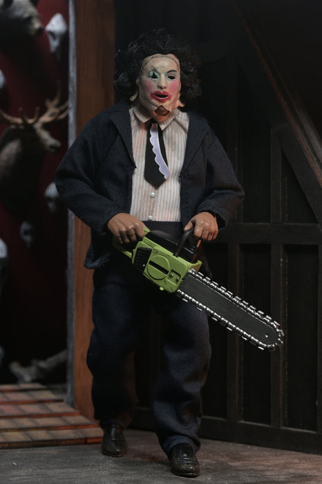 NECA Figura de Accion Vestida: La masacre de Texas  - Leatherface con Mascara de Mujer 8 Pulgadas