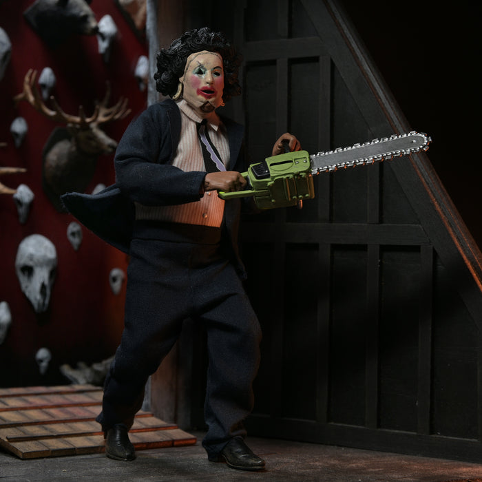 NECA Figura de Accion Vestida: La masacre de Texas  - Leatherface con Mascara de Mujer 8 Pulgadas