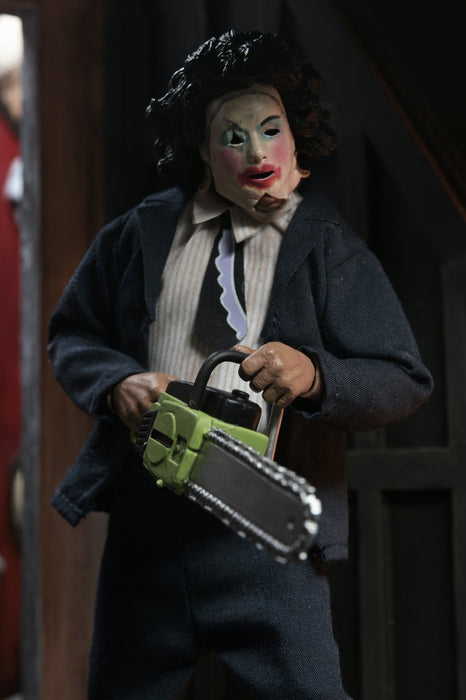 NECA Figura de Accion Vestida: La masacre de Texas  - Leatherface con Mascara de Mujer 8 Pulgadas