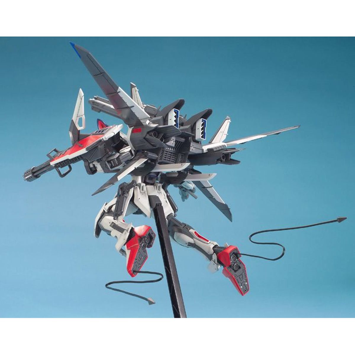 Bandai Hobby Gunpla Master Grade Model Kit: Mobile Suit Gundam Seed Astray - Lukas Strike E + IWSP Escala 1/100 Kit de Plastico