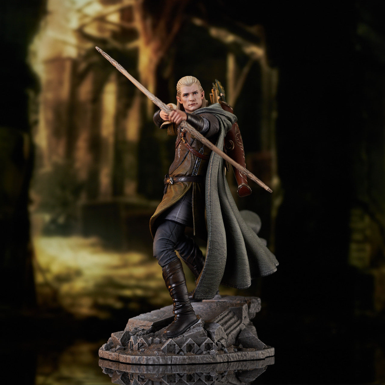 Diamond Select Toys Statue Gallery Diorama: The Lord Of The Rings - Legolas Deluxe 10 Pulgadas