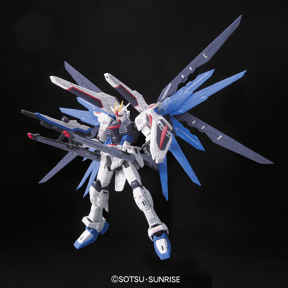 Bandai Hobby Gunpla Real Grade Model Kit: Mobile Suit Gundam Seed - Freedom Escala 1/144 Kit De Plastico