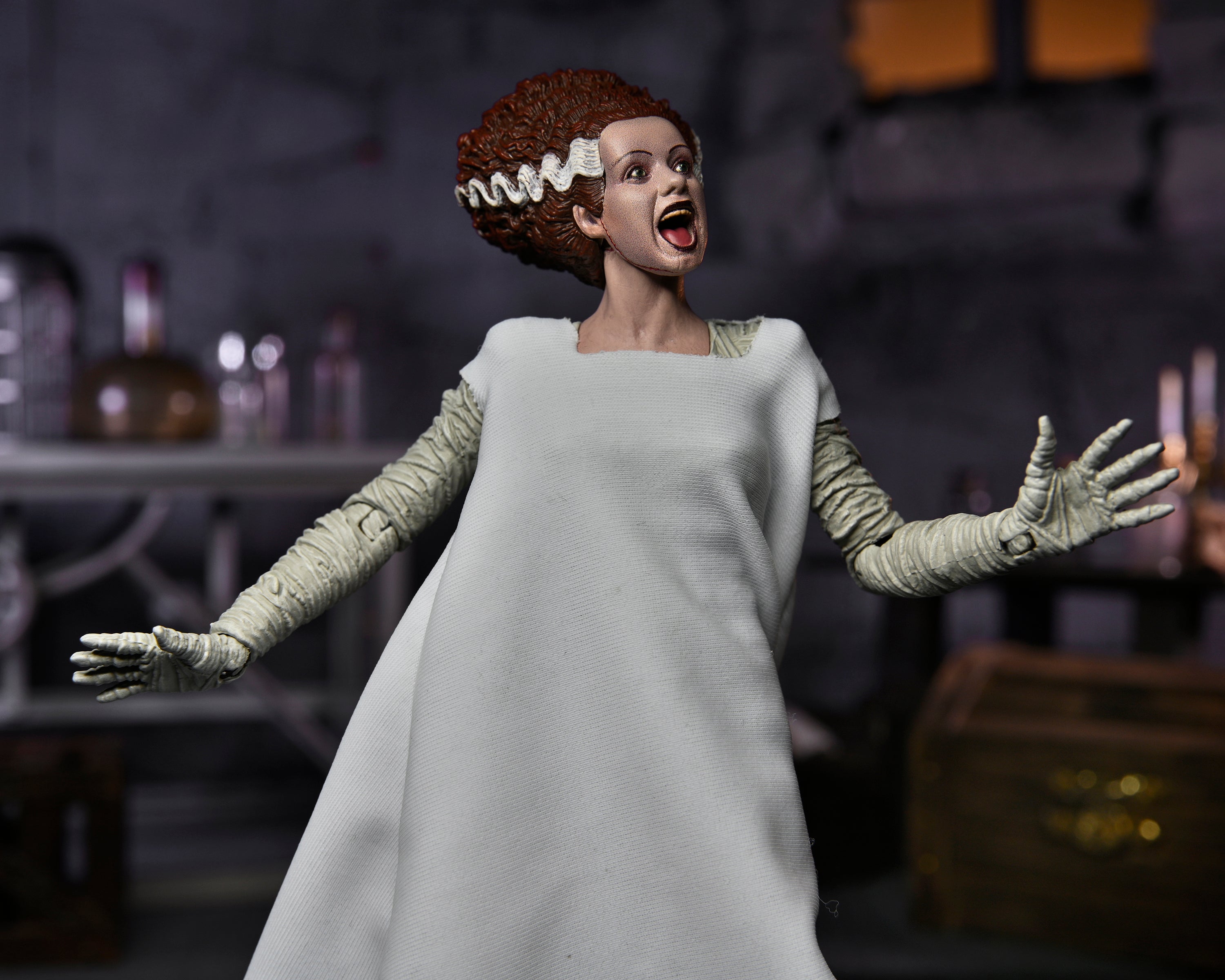 Neca Figura de Accion Ultimate: Universal Monster - La Novia De Frankenstein Color 7 Pulgadas