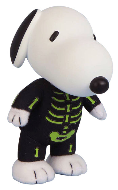 Great Eastern Figurekey: Charlie Brown - Snoopy Disfraz De Esqueleto Peluche 4.5 Pulgadas