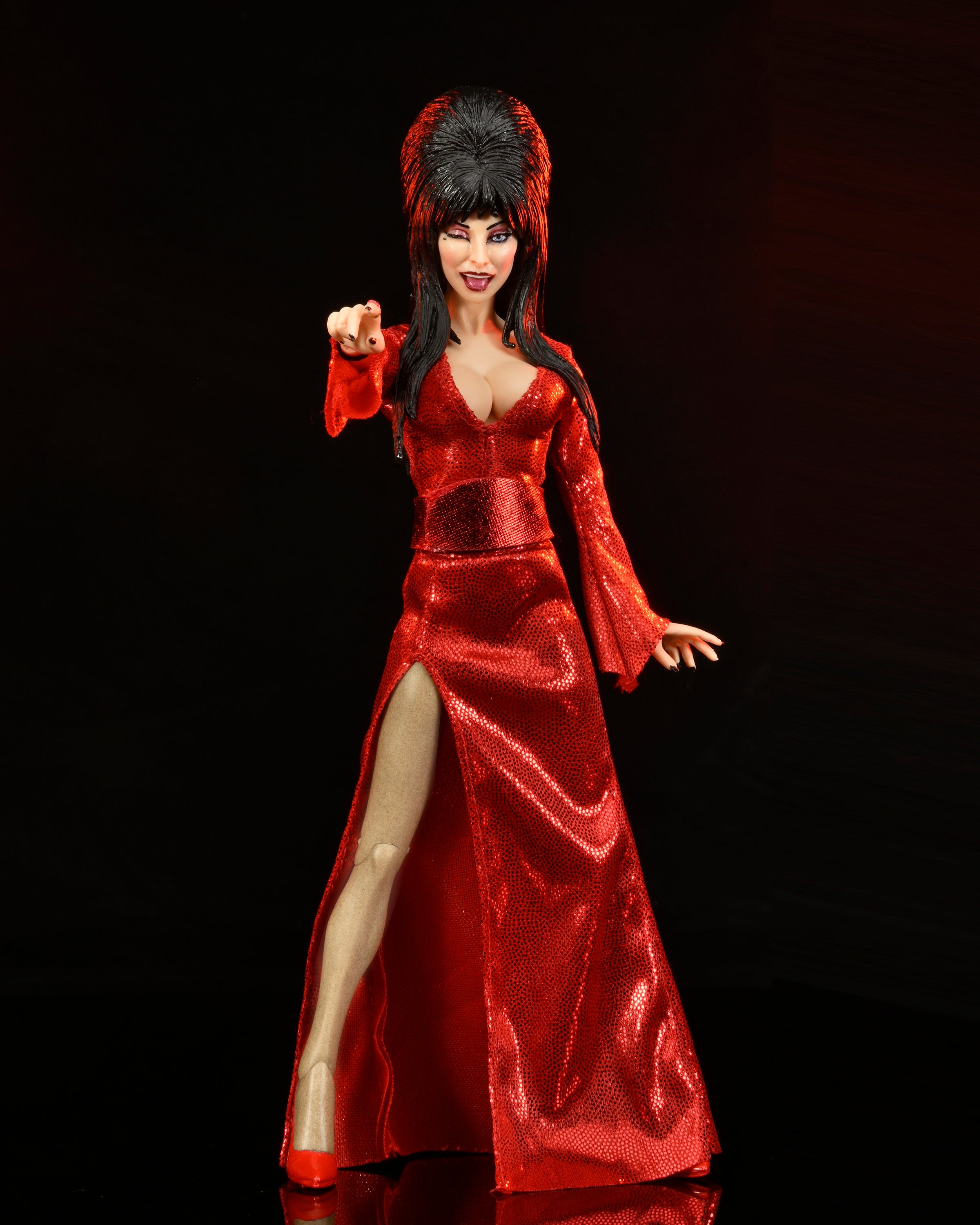 Neca Figura de Accion Vestida: Mistress of the Dark - Elvira – Elvira Con Vestido Rojo 8 Pulgadas
