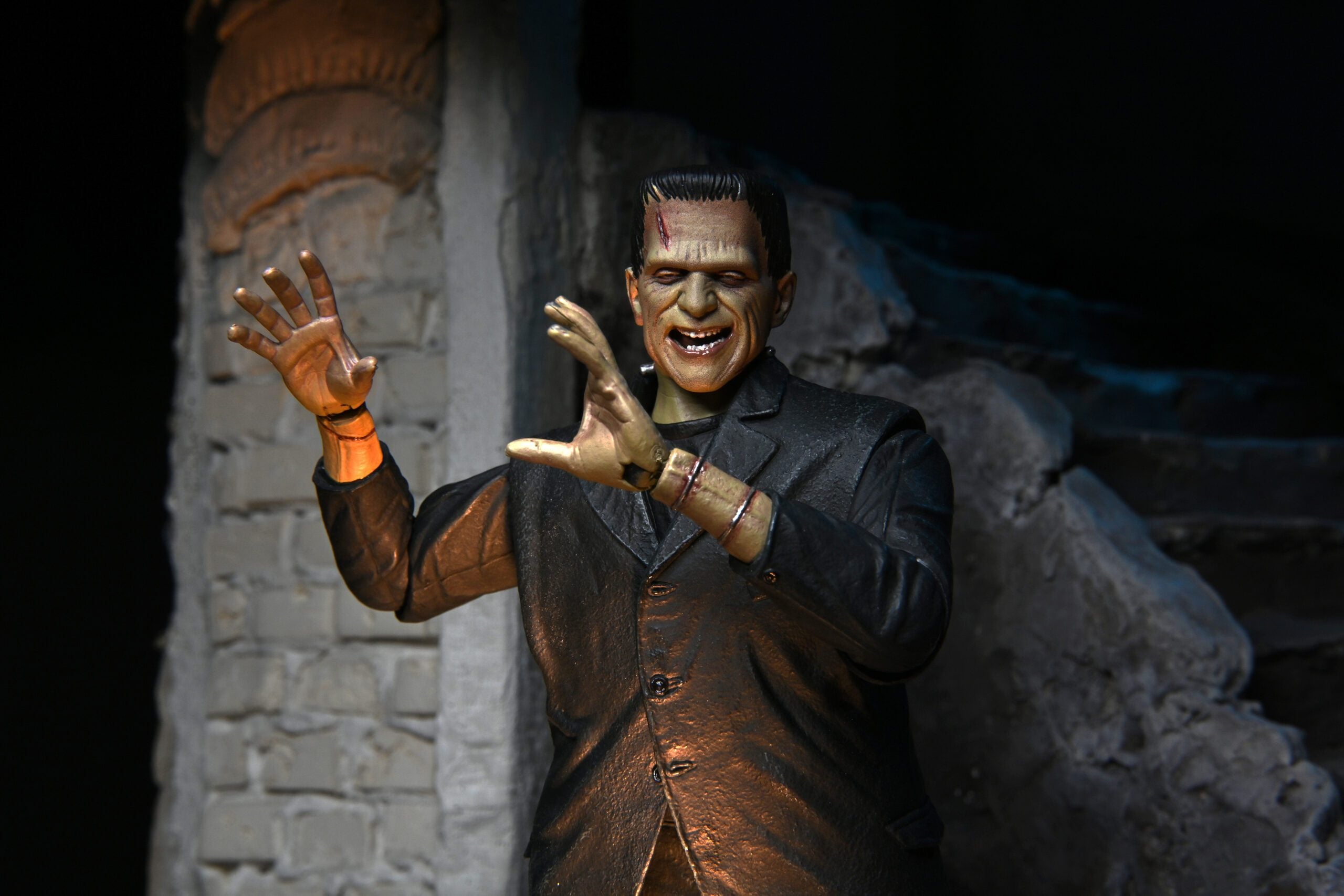 Neca Figura de Accion Ultimate: Universal Monsters -  Frankenstein a Color 7 Pulgadas
