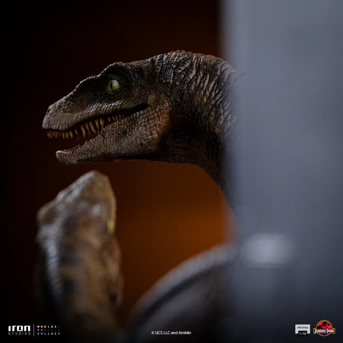 IRON Studios: Jurassic Park - Raptors at the Kitchens Door Escala de Arte 1/10