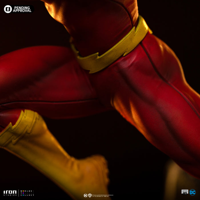 IRON Studios: DC Comics - Flash Escala de Arte 1/10