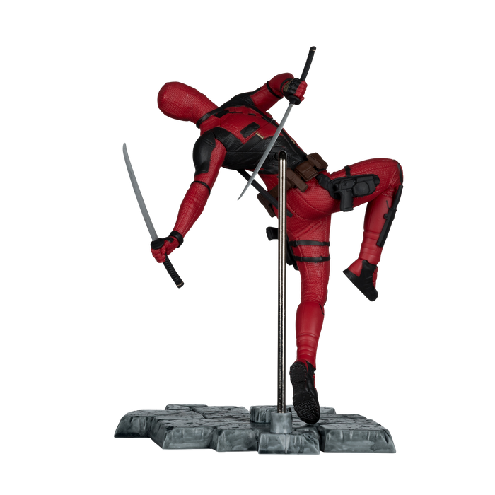 Mcfarlane Marvel Studios Collection: Deadpool y Wolverine - Deadpool Gold Label Escala 1/10
