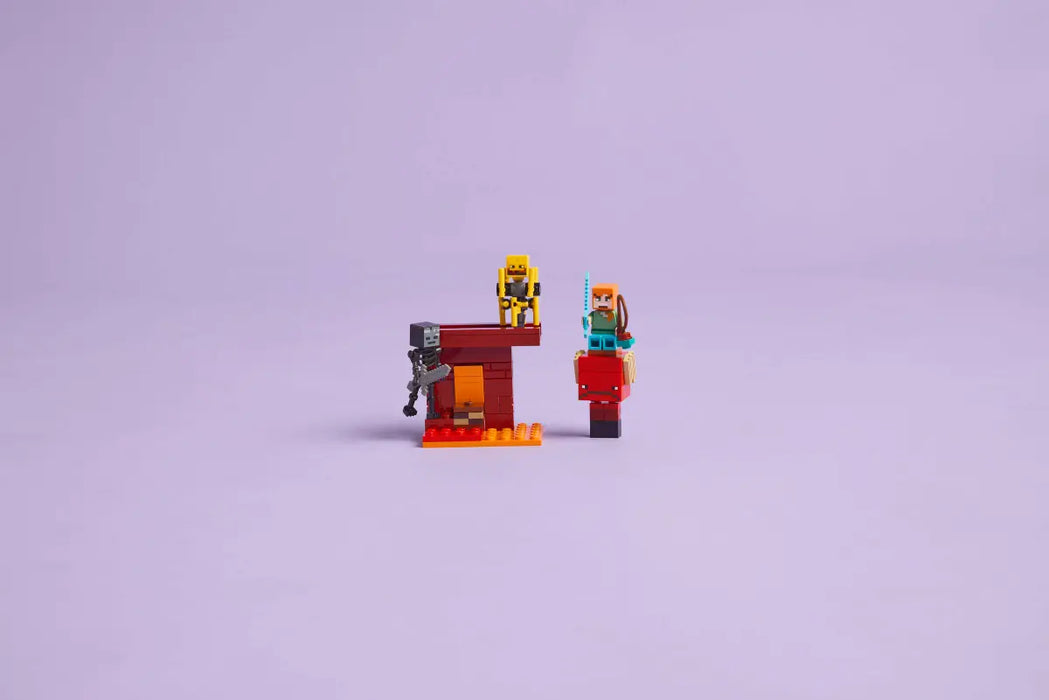 LEGO Minecraft La Batalla de Lava del Inframundo 21266