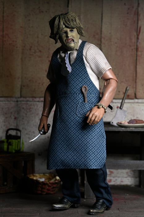 NECA Figura de Accion Vestida: La masacre de Texas - Leatherface con mascara de anciana 8 Pulgadas