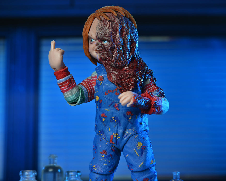 NECA Figura de Accion Ultimate: Chucky TV Series - Chucky 7 Pulgadas