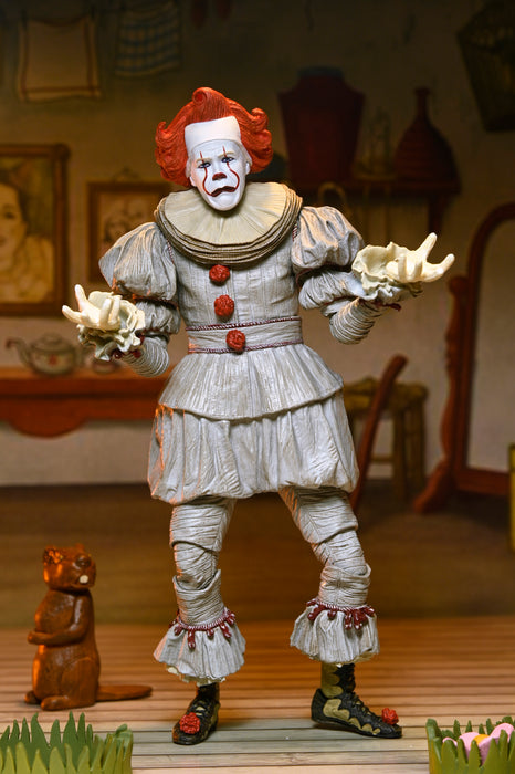 NECA Figura de Accion Ultimate: Welcome to Derry - Bob Gray como Pennywise 7 Pulgadas