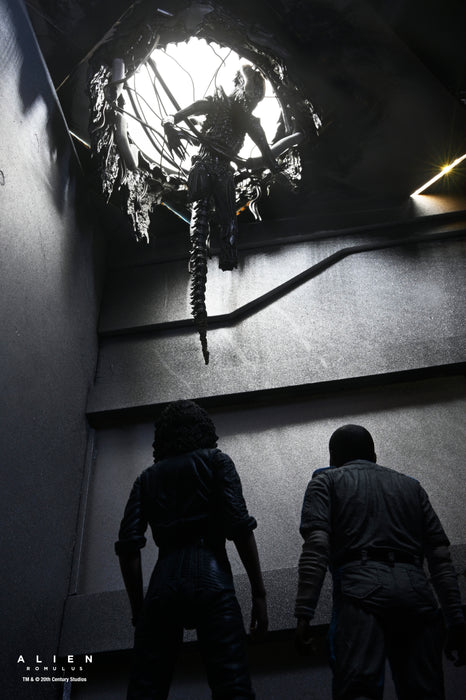 NECA Figura de Accion: Alien Romulus - Xenomorfo XX121 de laboratorio suspendido Deluxe 7 Pulgadas