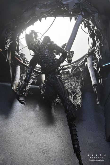 NECA Figura de Accion: Alien Romulus - Xenomorfo XX121 de laboratorio suspendido Deluxe 7 Pulgadas