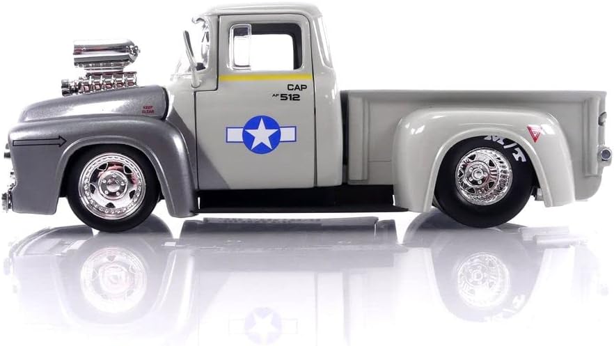 Jada Toys Diecast Mini Car With Figure: Street Fighter - Guile Y 1956 Ford F-100 Escala 1/24