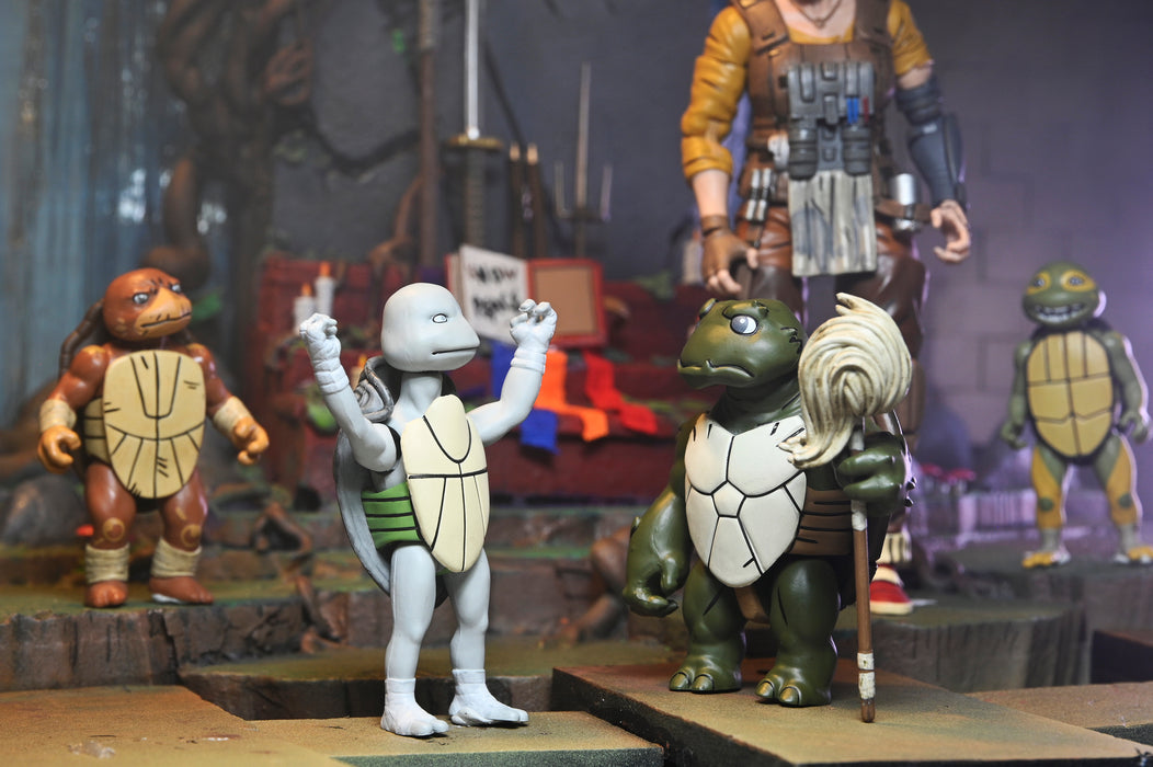 NECA Figura de Accion: TMNT The Last Ronin The Lost Years - Casey Marie con Baby Odyn y Uno 7 Pulgadas