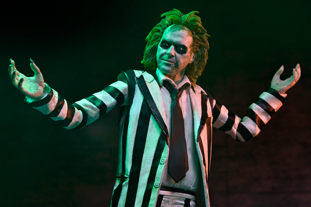 NECA Figura de Accion Ultimate: Beetlejuice - Beetlejuice Striped Suit 7 Pulgadas