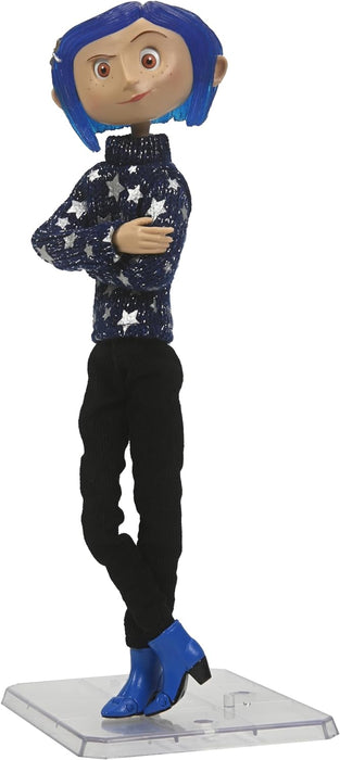 NECA Figura Articulada: Coraline - Coraline con sueter de estrellas 6 Pulgadas