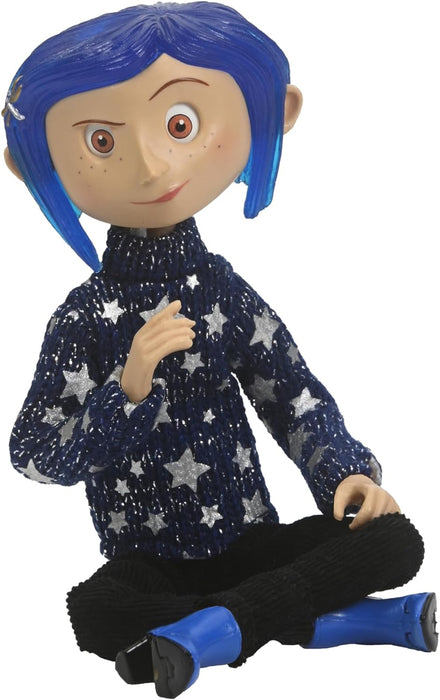 NECA Figura Articulada: Coraline - Coraline con sueter de estrellas 6 Pulgadas