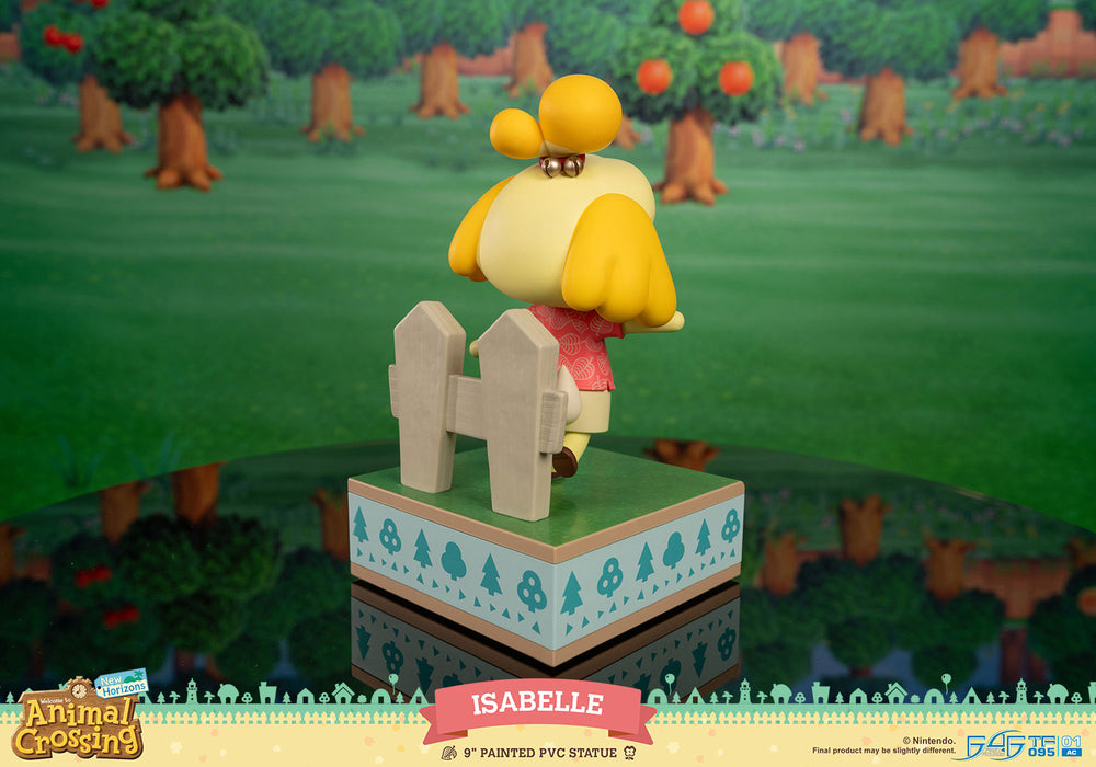 First 4 Figures: Animal Crossing New Horizons - Isabelle 8.5 Pulgadas