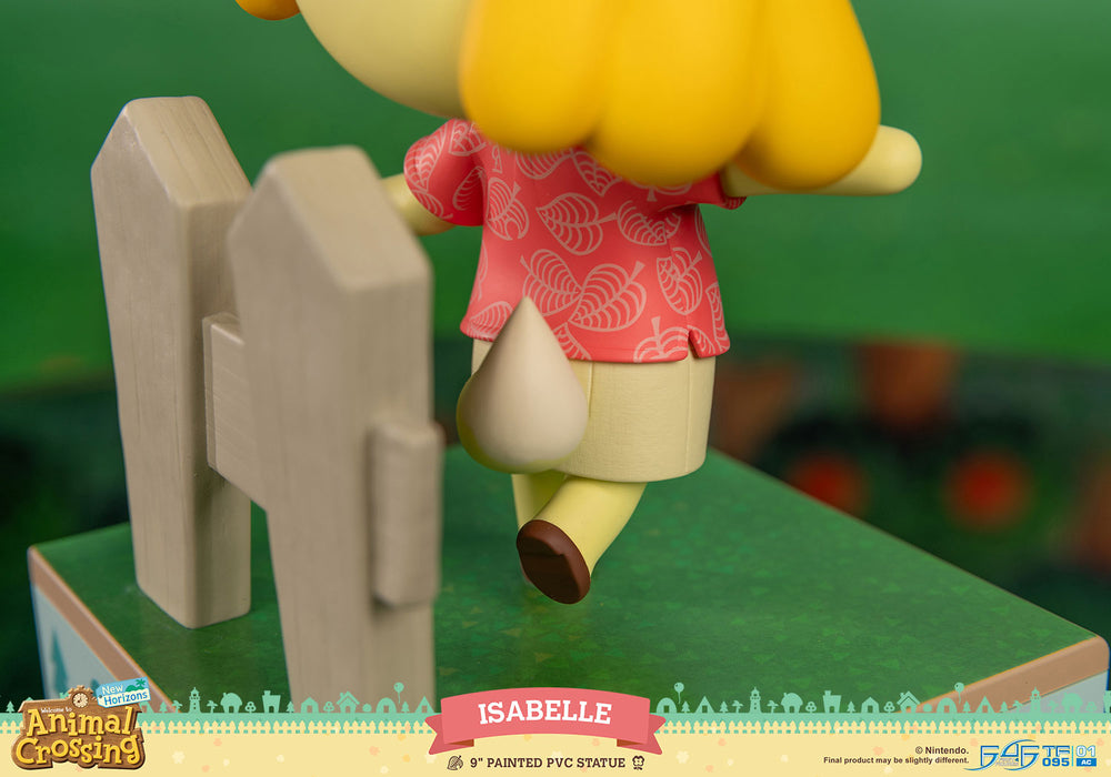 First 4 Figures: Animal Crossing New Horizons - Isabelle 8.5 Pulgadas