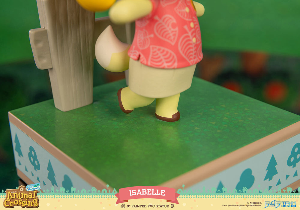 First 4 Figures: Animal Crossing New Horizons - Isabelle 8.5 Pulgadas