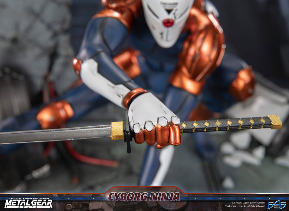 First 4 Figures: Metal Gear Solid - Cyborg Ninja Gray Fox 16 Pulgadas