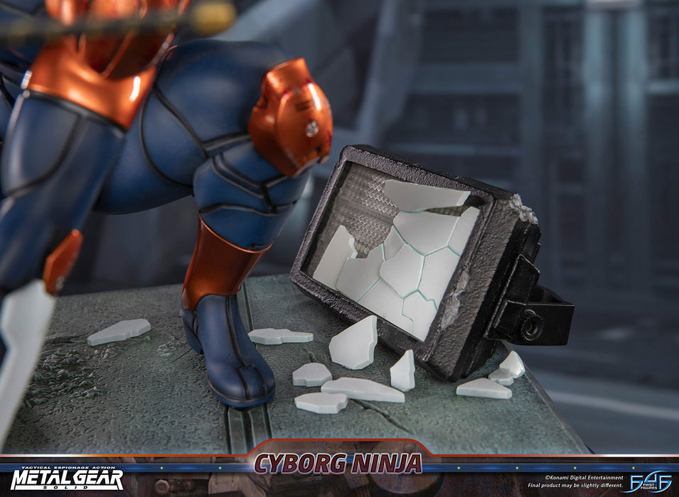 First 4 Figures: Metal Gear Solid - Cyborg Ninja Gray Fox 16 Pulgadas