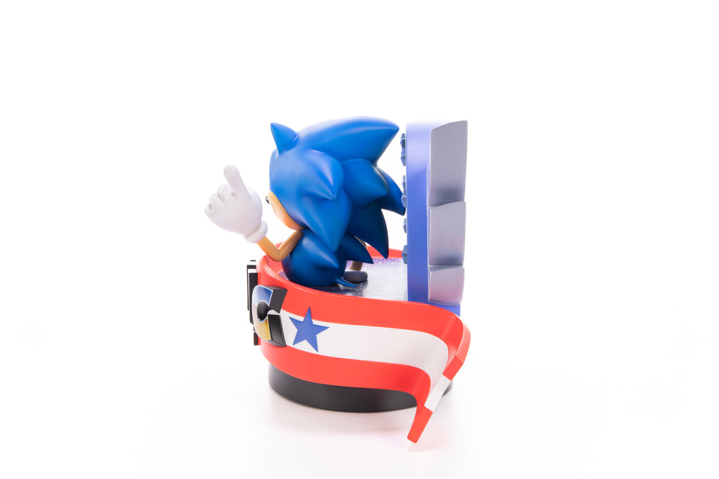 First 4 Figures: Sonic The Hedgehog - Sonic Title Screen 8.2 Pulgadas