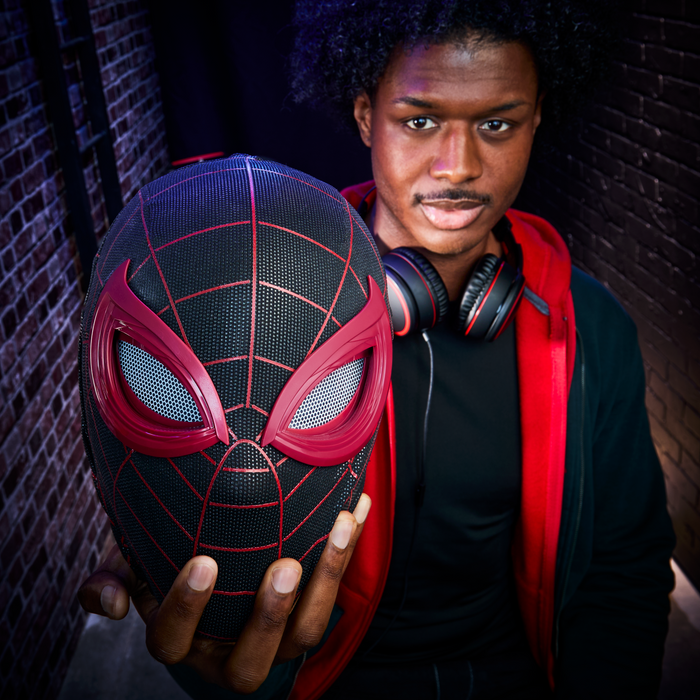 Marvel Legends Series: Spider-Man 2 Game - Miles Morales Mascara Electronica Premium