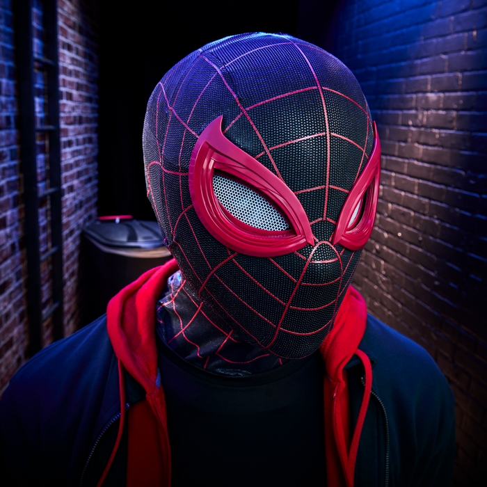 Marvel Legends Series: Spider-Man 2 Game - Miles Morales Mascara Electronica Premium