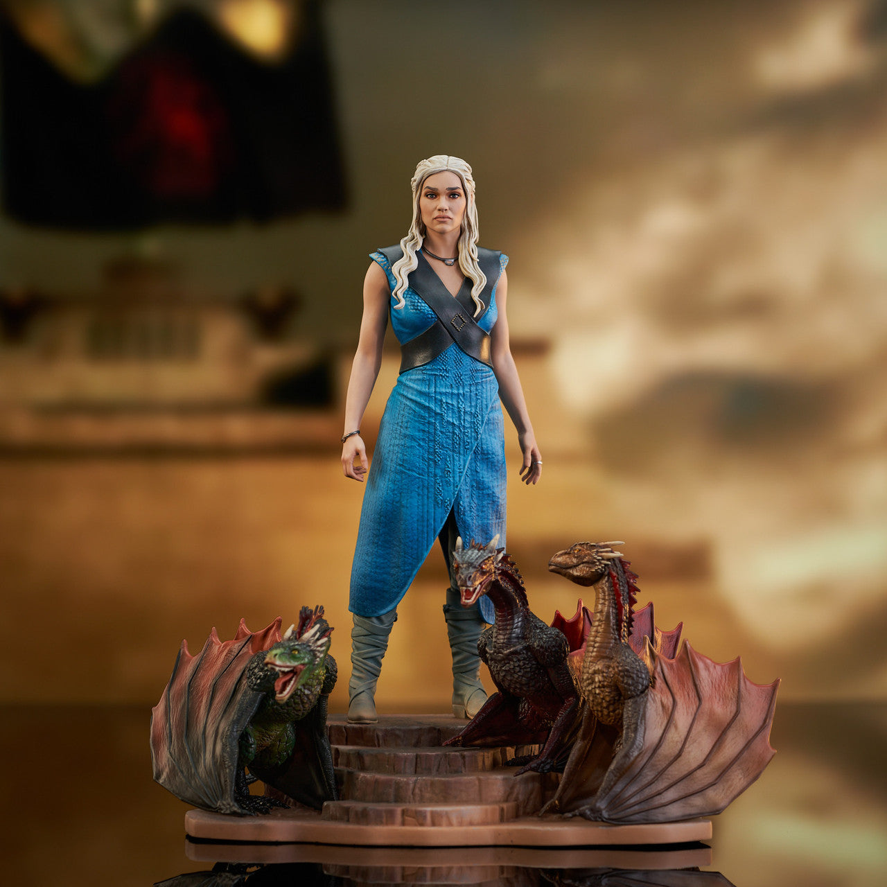 Diamond Select Toys Statue Gallery Diorama: Game Of Thrones - Daenerys Targaryen 9.5 Pulgadas