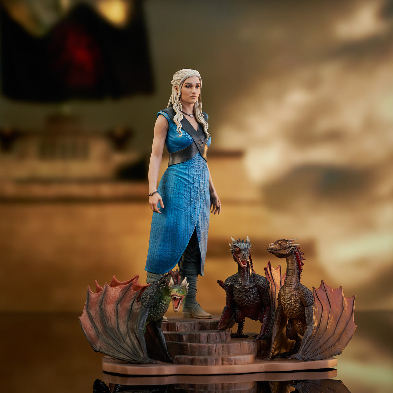 Diamond Select Toys Statue Gallery Diorama: Game Of Thrones - Daenerys Targaryen 9.5 Pulgadas