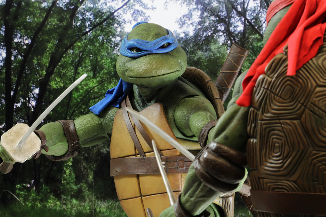 NECA Figura de Accion: TMNT Tortugas Ninja 1990 - Leonardo Escala 1/4