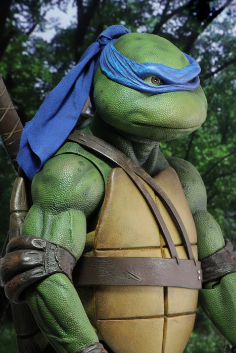 NECA Figura de Accion: TMNT Tortugas Ninja 1990 - Leonardo Escala 1/4
