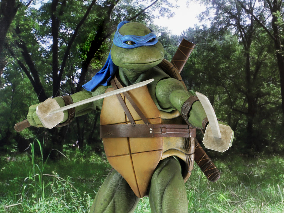 NECA Figura de Accion: TMNT Tortugas Ninja 1990 - Leonardo Escala 1/4