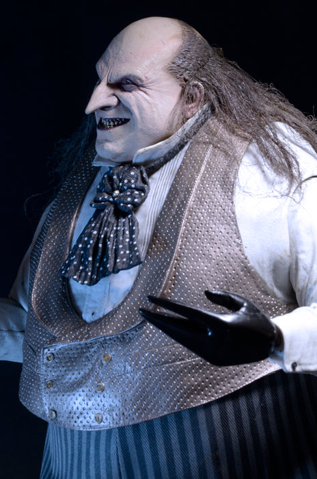 NECA Figura de Accion: Batman Returns - Mayoral Penguin Devito Escala 1/4
