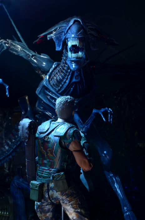 NECA Figura de Accion Ultra Deluxe Boxed: Aliens - Reina Alien 22 Pulgadas
