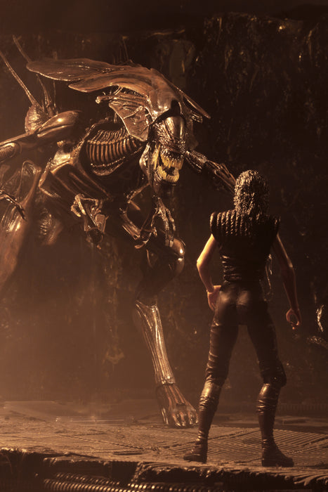 NECA Ultra Deluxe Boxed Figure: Alien 40 Aniversario - Alien Queen Resurrection Deluxe