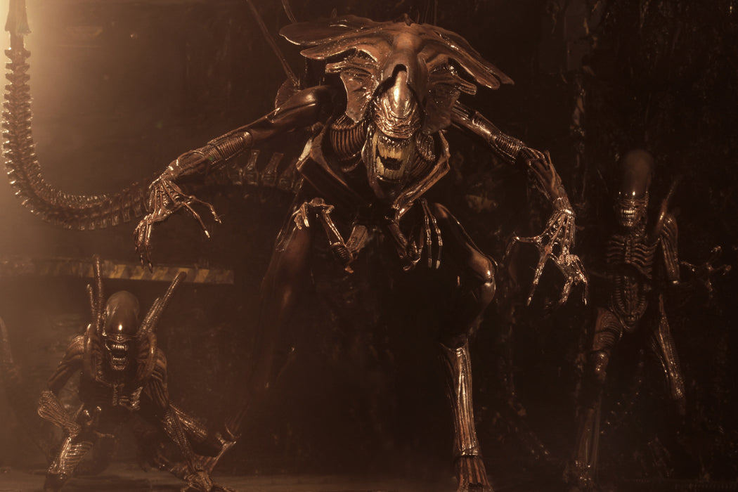 NECA Ultra Deluxe Boxed Figure: Alien 40 Aniversario - Alien Queen Resurrection Deluxe