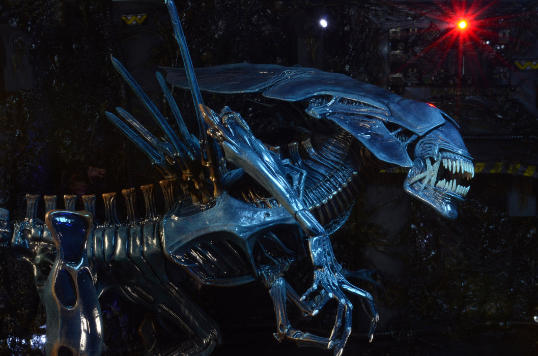 NECA Figura de Accion Ultra Deluxe Boxed: Aliens - Reina Alien 22 Pulgadas