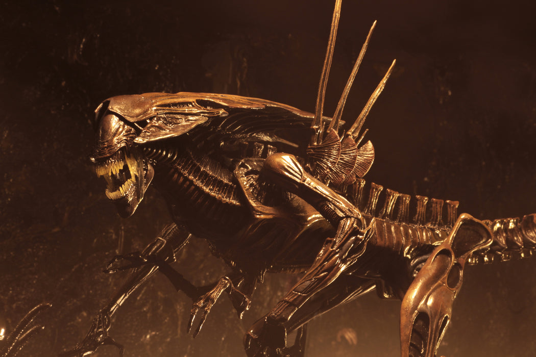 NECA Ultra Deluxe Boxed Figure: Alien 40 Aniversario - Alien Queen Resurrection Deluxe