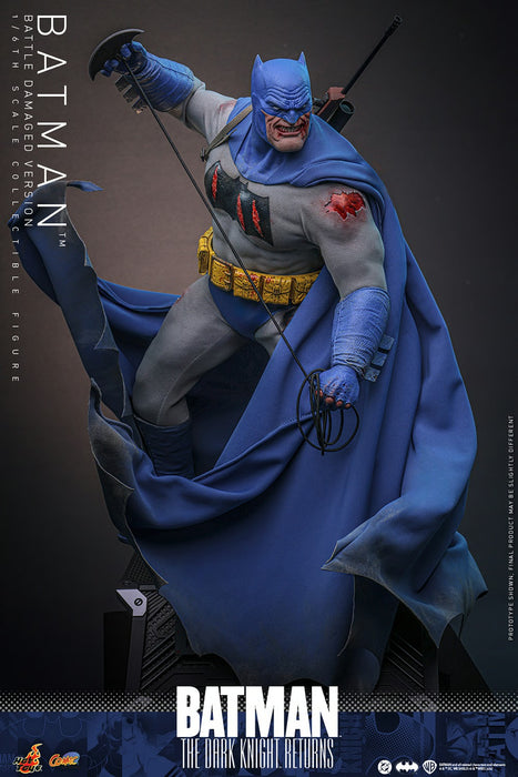 Hot Toys Comics Masterpiece Series: DC Batman The Dark Knight Returns - Batman Battle Damaged Escala 1/6