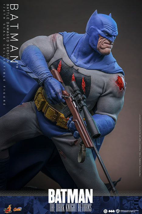 Hot Toys Comics Masterpiece Series: DC Batman The Dark Knight Returns - Batman Battle Damaged Escala 1/6