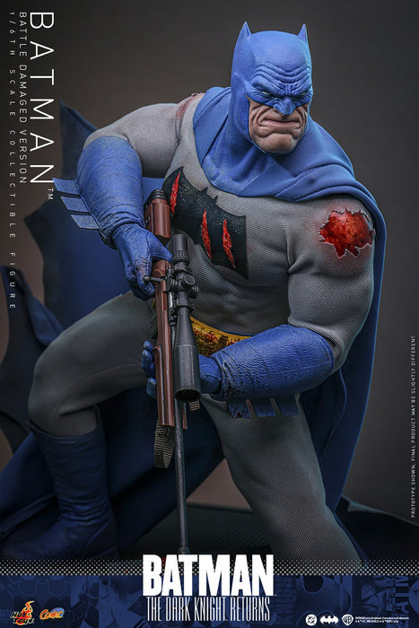 Hot Toys Comics Masterpiece Series: DC Batman The Dark Knight Returns - Batman Battle Damaged Escala 1/6