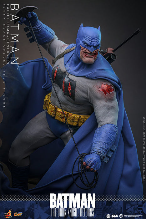 Hot Toys Comics Masterpiece Series: DC Batman The Dark Knight Returns - Batman Battle Damaged Escala 1/6